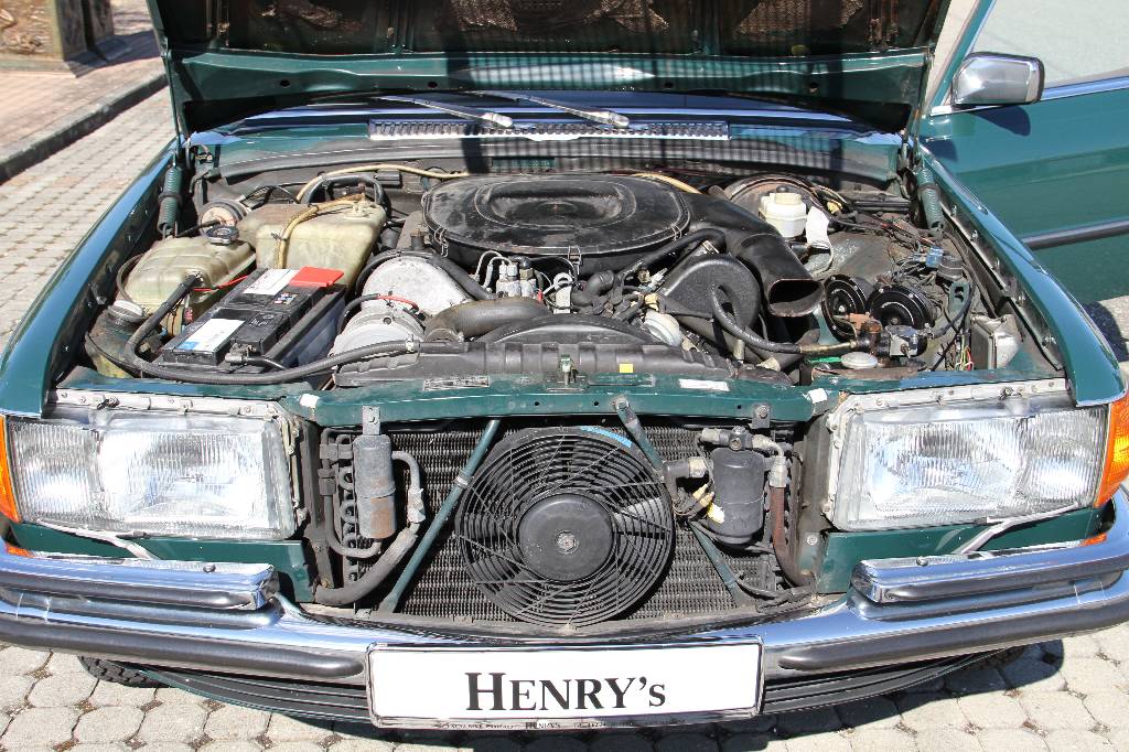 Detail i: Daimler-Benz 450 SEL 6.9 W 116, EZ 01.1976, 1. Hand, Laufleistung ca. 564.074 km, TÜV 05.2017, H-Zulassung, 210 kW/ 286 PS, Automatikgetriebe, ...