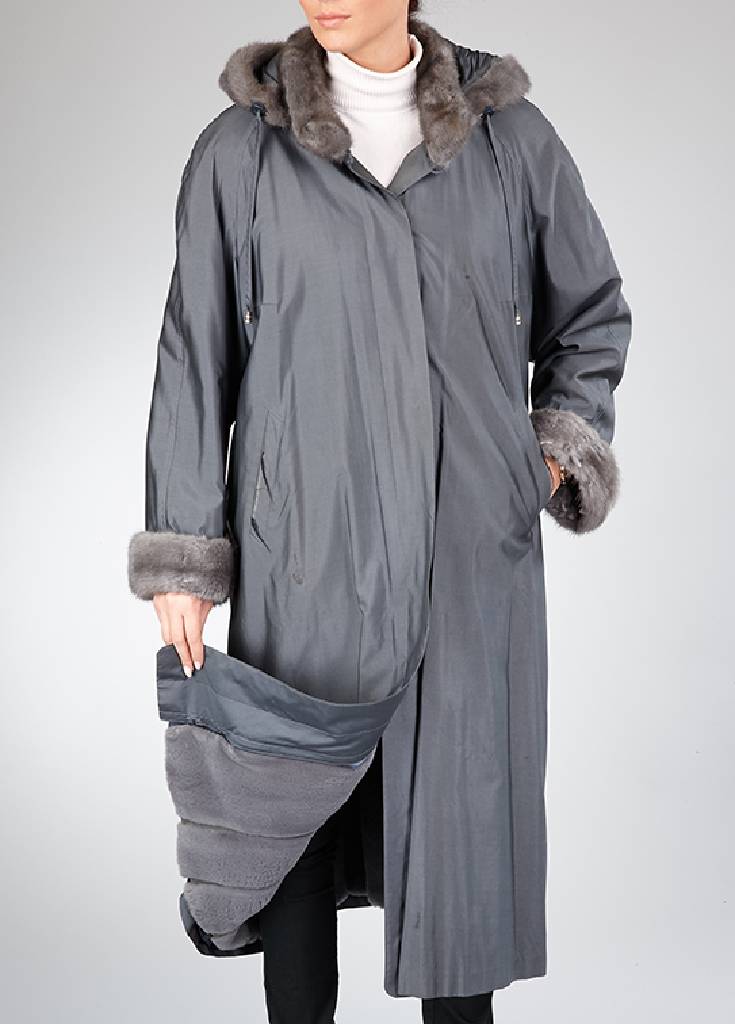 Trenchcoat, Gr. ca. 44, geschorenes grau- blaues Nerzinnenfutter, längs verarbeitet, herausnehmbar, jeansblau, Kragen mit Nerzbesatz, Kapuze, ...