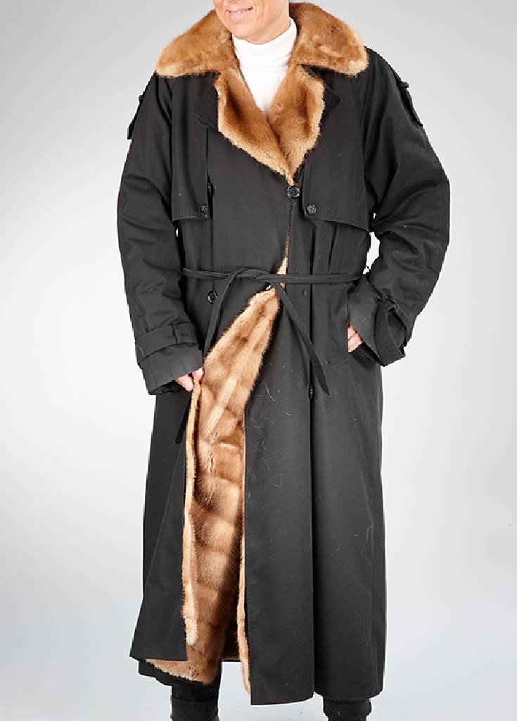 Trenchcoat mit Nerzinnenfutter, Gr. ca. 44, braunes Innenfutter, quer verarbeitet, herausnehmbar, Reverskragen, Schulterklappen, Gürtel, ohne ...