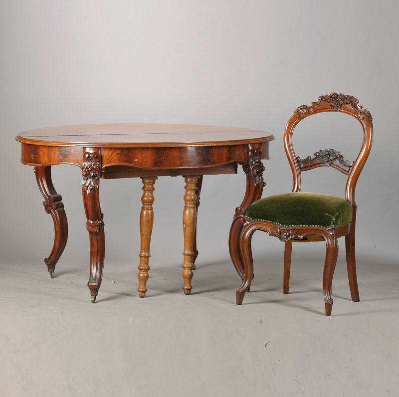 Salongarnitur, sog. Ameublement, deutsch, wohlPfalz, um 1860/70, best. aus 8 gleichen Stühlen, Canapé u. Ausziehtisch, Buche auf Nussbaum gebeizt, ...