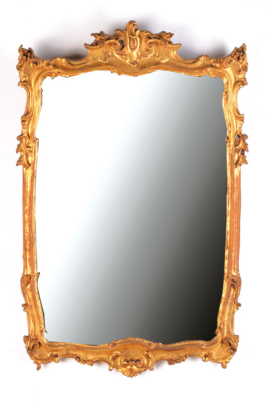Lot aus 3 Spiegel im Barockstil, 20.Jh., Holz verstuckt u. goldfarben gefaßt, 2 im Barockstil, vielfach verkröpft u. facettiert, 1 im Rokoko-Stil, ...