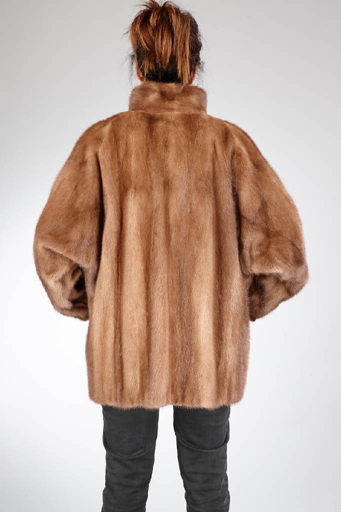 Detail a: SAGA Mink Nerzlongjacke, Gr. ca. 40, brauneFelle längs verarbeitet, Stehkragen, Fledermausärmel, 2 seitl. Einschubtaschen, hell braunes ...