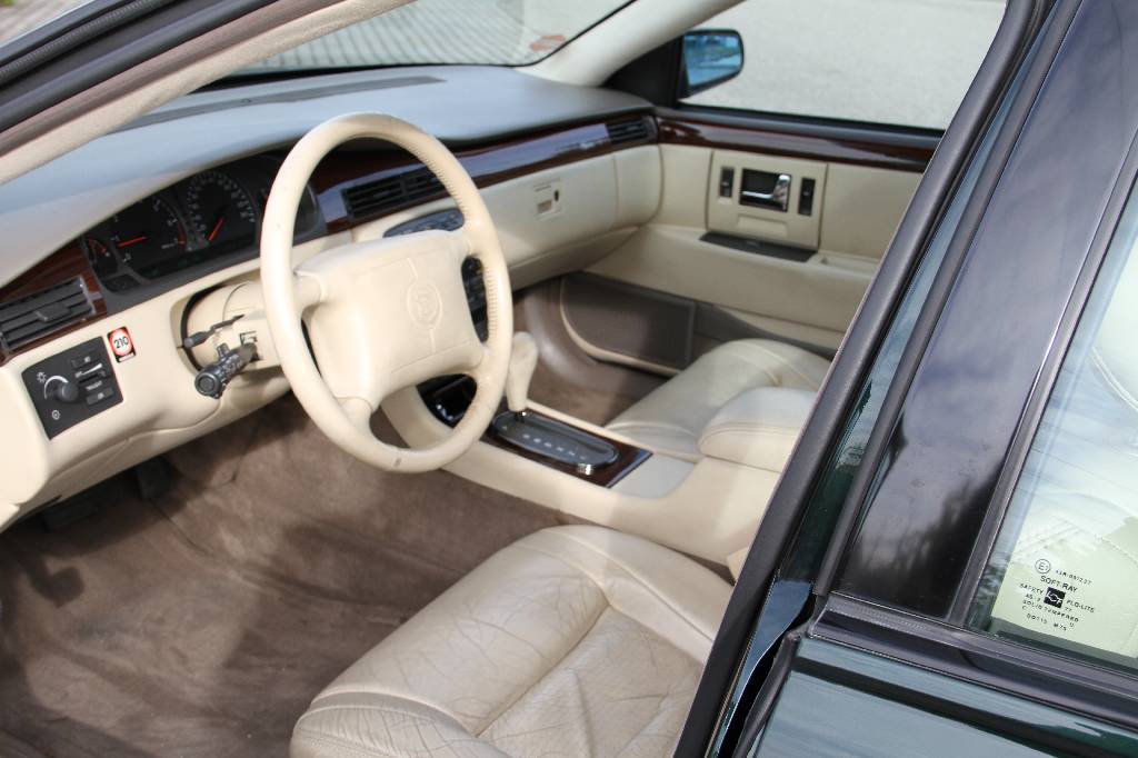 Detail e: Cadillac Seville STS, EZ 02.1998, Laufleistung ca. 130.000 km, 224 kW/ 305 PS, Automatikgetriebe, dunkelgrün, Leder creme, unfallfrei, leichte ...