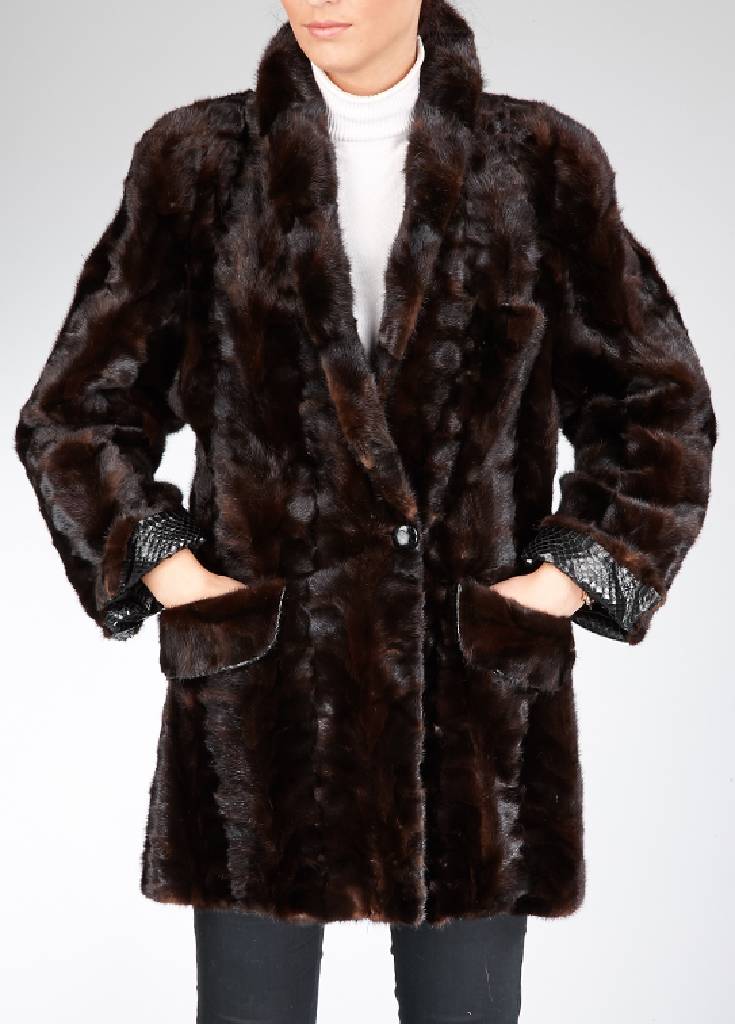 Konvolut Nerzbolero und Nerzlongjacke, Gr. ca.40, Nerzklauenlongjacke, Ärmel mit Manschetten in Reptiloptik, 2 seitl. aufgesetzte Taschen, ...