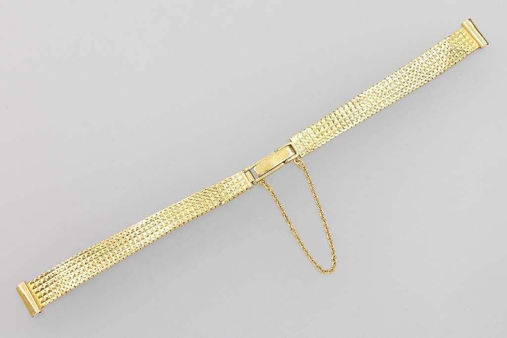 Uhrenarmband, GG 585/000, ca. 14.2 g, B. ca. 9 mm (Bandansatz) schmalste Stelle 6 mm, L. ca. 15 cm mit Sicherheitskette, min. besch.
