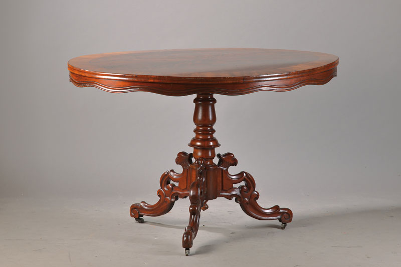 Louis-Philippe-Tisch, um 1870/80, ovale Platte mit Pyramidenmahagonifurnier u. gewellter Zarge, Balusterschaft, geschweifter Dreifuß mit ...