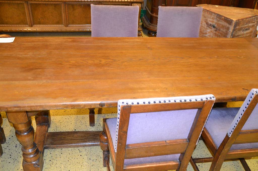 Detail c: Sitzgruppe im Stil des 16. Jahrhunderts, frühes 20.Jh., Eiche massiv, bestehend aus einem Refektoriumstisch, 2 Sessel u. 4 Stühle, nach ...
