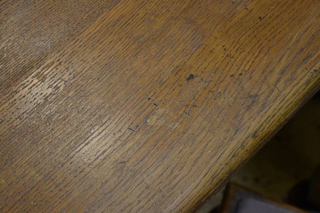 Detail f: Sitzgruppe im Stil des 16. Jahrhunderts, frühes 20.Jh., Eiche massiv, bestehend aus einem Refektoriumstisch, 2 Sessel u. 4 Stühle, nach ...