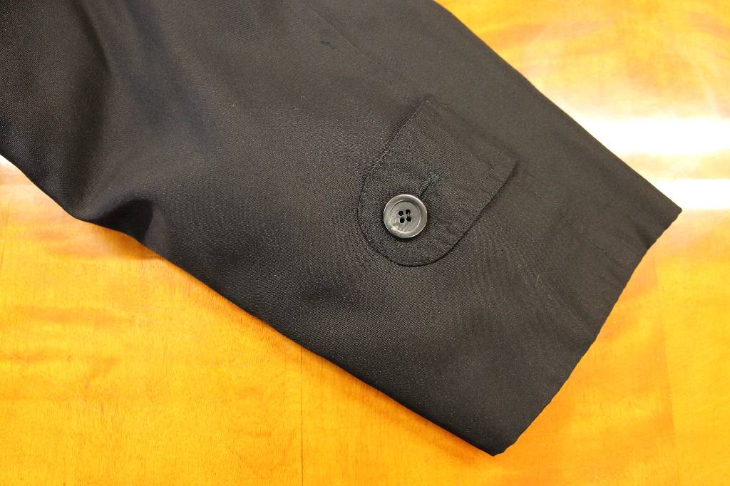 Detail b: Herren-Trenchcoat mit Nerzinnenfutter, Gr. ca.50/52, Pelzhaus Plappert, schwarzer Textilmantel mit dunkelbraunem Nerz, Felle längs verarbeitet, ...