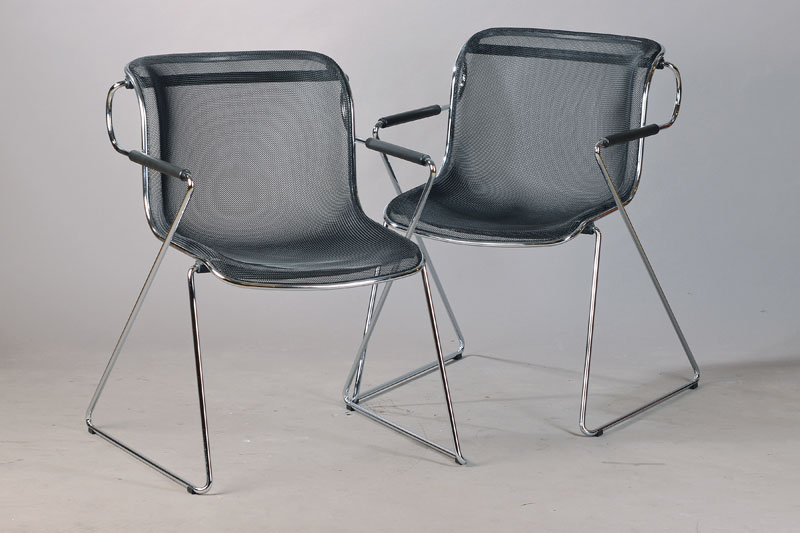 4 Penelope Freischwinger, Entwurf Charles Pollock, um 1982, Gestell mit gehärteter Stahllegierung, Sitzschale mit Netz aus Stahldraht mit ...
