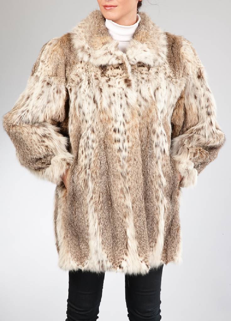 Luchslongjacke, Gr. ca. 44/46, beigefarb. Innenfutter, Felle längs verarbeitet, 2 seitl. Einschubtaschen, Reverskragen, Ärmel mit Manschetten, ...