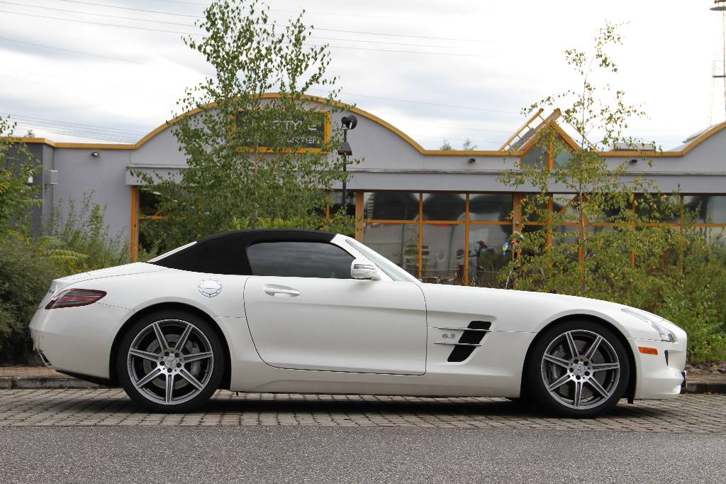 Detail b: Mercedes-Benz SLS AMG Roadster, EZ 11/2011, 2. Hand (1. Hand in Deutschland), Laufleistung ca. 49.450 km, TÜV bis 07/2017, 420 kW/ 571 PS, ...