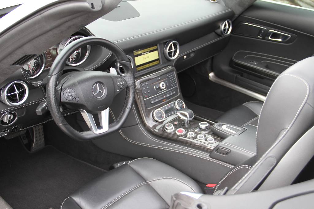 Detail f: Mercedes-Benz SLS AMG Roadster, EZ 11/2011, 2. Hand (1. Hand in Deutschland), Laufleistung ca. 49.450 km, TÜV bis 07/2017, 420 kW/ 571 PS, ...