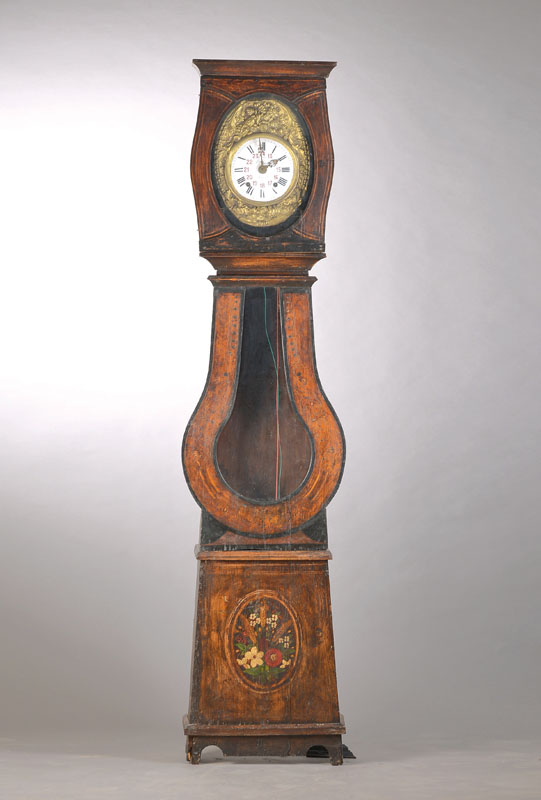 Standuhr Comtoise, Frankreich um 1880, floral bemaltes Holzgehäuse in Violinform, starker alter Wurmbefall, oval geprägte Messingumrandung mit ...