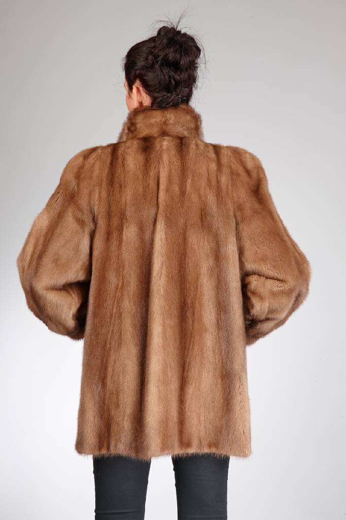Detail a: SAGA MINK Nerzlongjacke, Gr. ca. 40/42, hellbraune Nerzfelle längsverarbeitet, Stehkragen, Ärmel mit Manschetten, braunes Innenfutter, Label: Saga ...