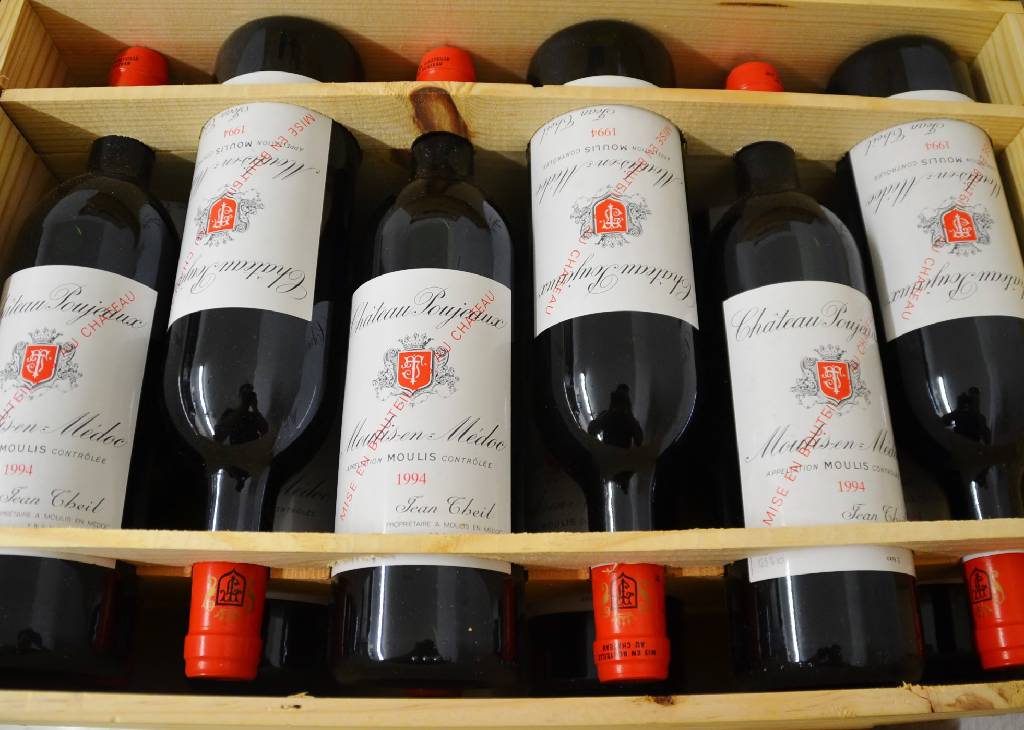 12 Flaschen 1994 Chateau Poujeaux, Moulis-Medoc, je into neck, je ca. 75 cl, unverkostet, in Originalholzkiste, unverkostet, sehr guter ...