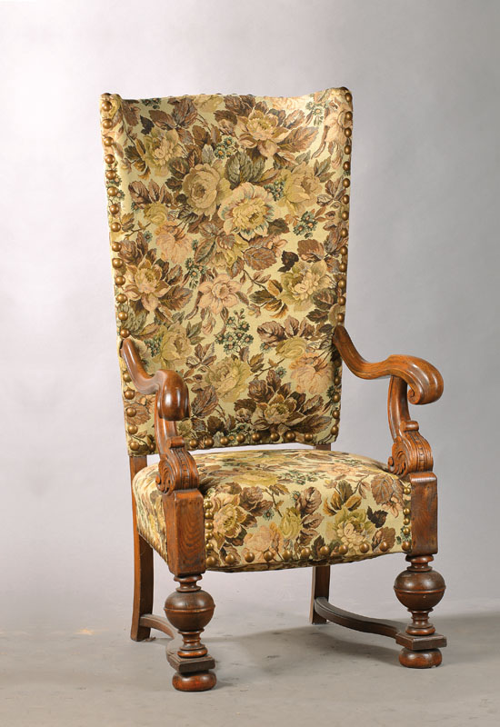 Hochlehnsessel, deutsch, um 1890, Eiche massiv, Rückenlehne nahezu ohrenbackenartig gewölbt, mächtige Armlehnen u. Balusterstützen, Bezug u. ...