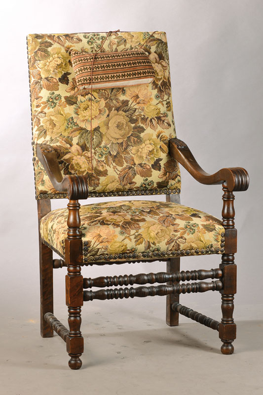 Armlehnsessel, sog. Fauteuil, deutsch, um 1870/80, Eiche massiv, nach franz. Vorbild, 5 gedrechselte Stege, Bezug u. Polster mit Gebr.-Sp., H. ca. ...