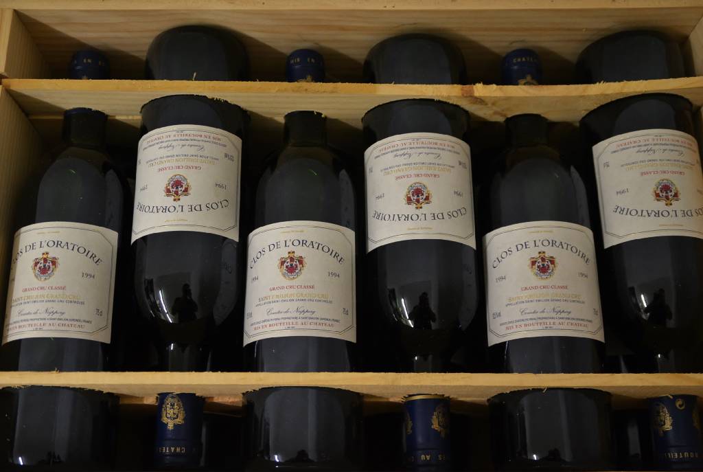12 Flaschen 1994 Clos de L'Oratoire, Saint -Emilion, je ca. 75 cl, top shoulder und besser, unverkostet, in Originalholzkiste, Wine Spectator ...