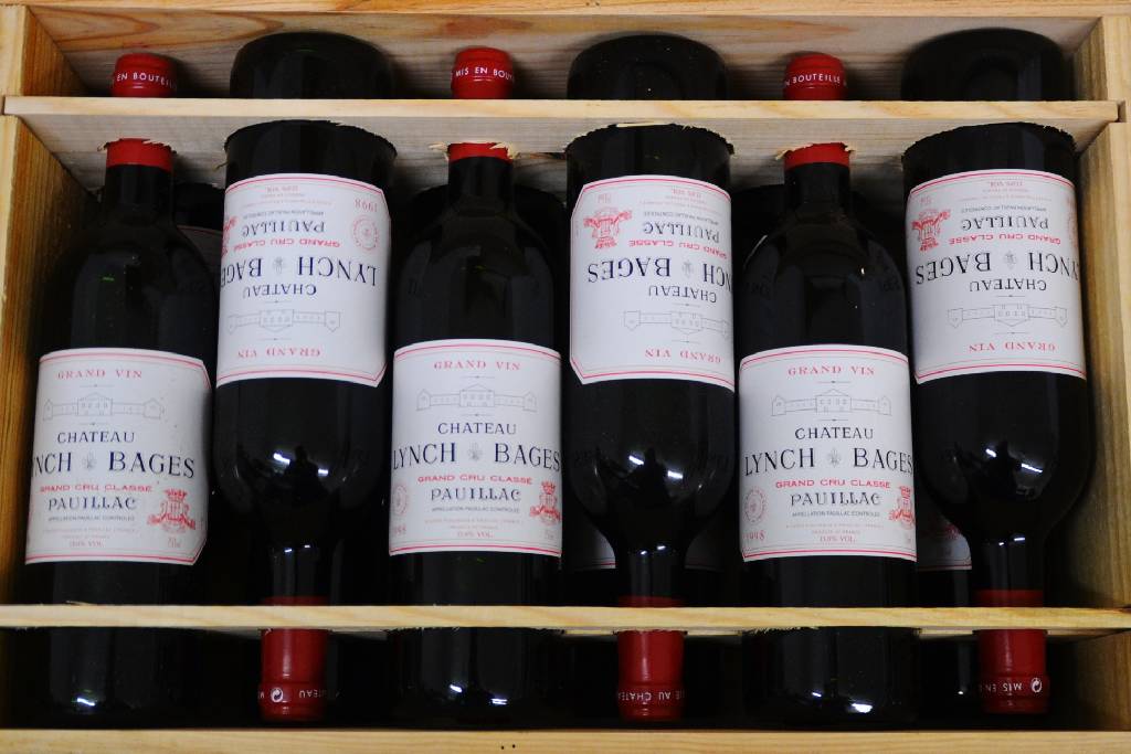 12 Flaschen 1998 Chateau Lynch-Bages, Pauillac, top shoulder u. besser, je ca. 75 cl, unverkostet, in Originalholzkiste, Jean Marc Quarin 92/100