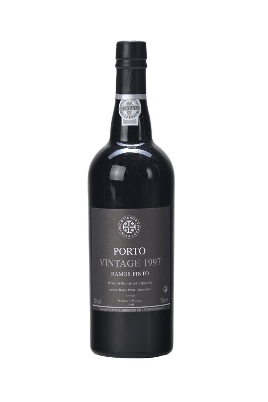 6 Flaschen 1997 Ramos Pinto, Vintage Port, je ca. 75 cl, into neck, importiert durch Schlumberger KG-Meckenheim, unverkostet, Wine Spectator 88/100