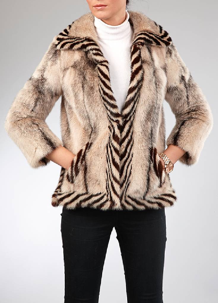 GUCCI Cross-Nerzjacke, Gr. ca. 36, Ärmel mit Reißverschluß abnehmbar, dann als Weste tragbar, 2 Einschubtaschen, Rückenl. ca. 68 cm