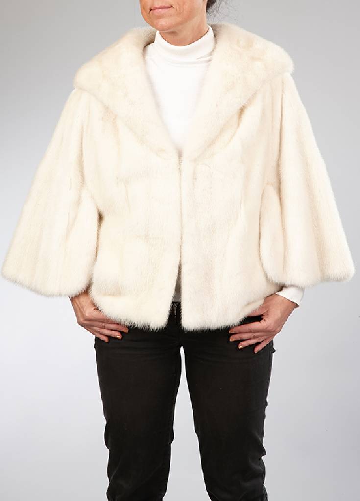 Weiße GUCCI-Nerzcape, Gr. ca. 40, 2 Einschubtaschen, Rückenl. ca. 62 cm