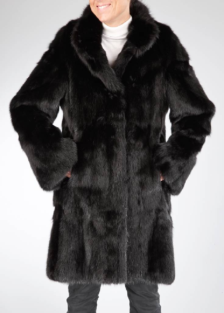 Kanadischer Zobel-Kurzmantel, Gr. ca. 38/40, schwarz gefärbt, schwarzes Innenfutter, 2 Einschubtaschen, Rückenl. ca. 100 cm