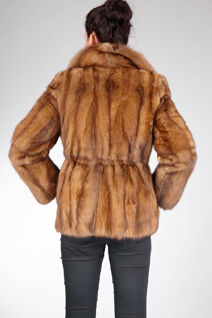 Detail a: Kanadische Zobel-Jacke, Gr. ca. 38/40, Tunnelzug mit Kordel, braunes Innenfutter, 2 Einschubtaschen, Rückenl. ca. 70 cm
