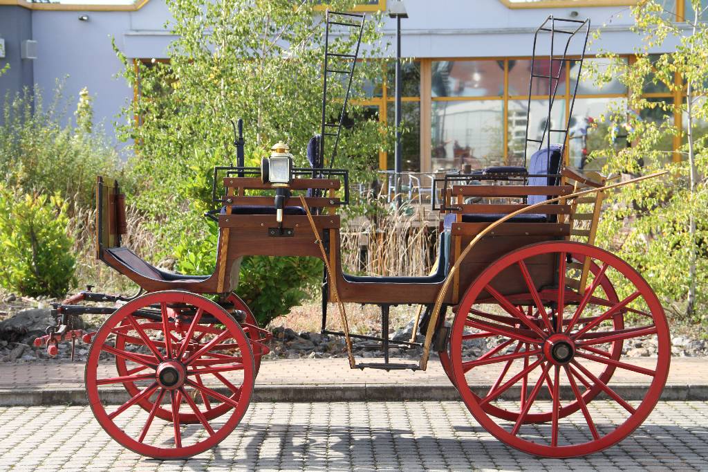 Detail a: Hoher Jagdwagen, England, um 1920, Bei dem hier angebotenen Jagdwagen handelt es sich um einen 2-Spänner aus ca. 1920. Bei der Federung aus Eisen in ...