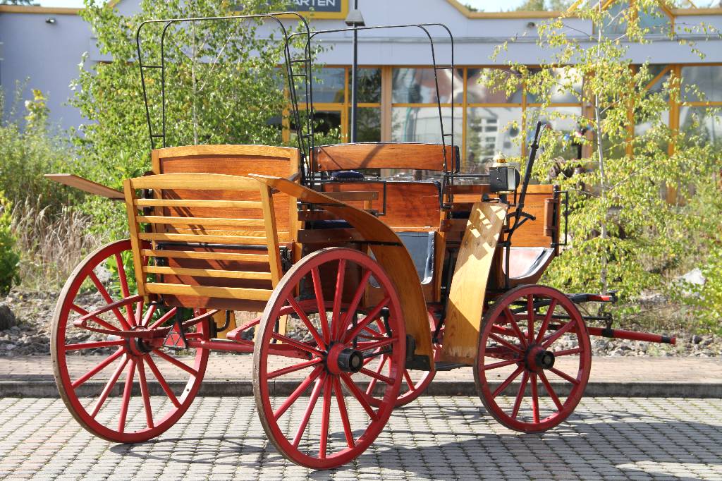Detail c: Hoher Jagdwagen, England, um 1920, Bei dem hier angebotenen Jagdwagen handelt es sich um einen 2-Spänner aus ca. 1920. Bei der Federung aus Eisen in ...