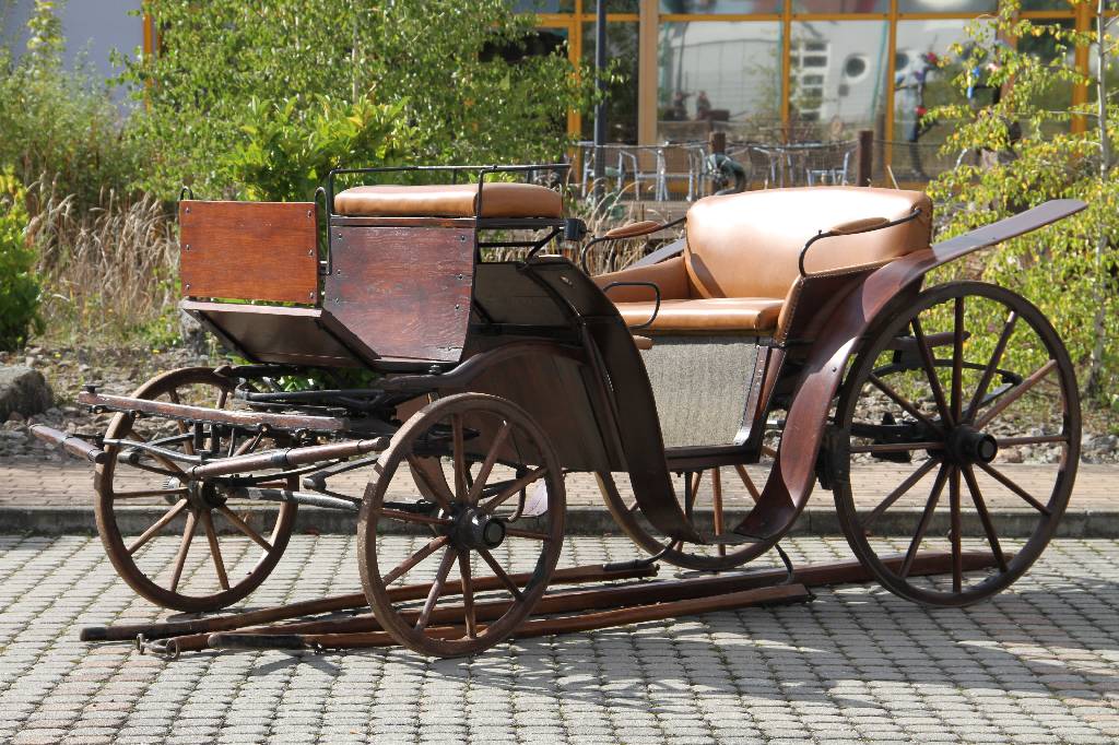 Jagdwagen, deutsch, um 1910, Der hier angebotene 2 bzw. 4 Spänner stammt ca. aus dem Jahr 1910 und ist für 4 Personen geeignet. Bei dem Gestell ...