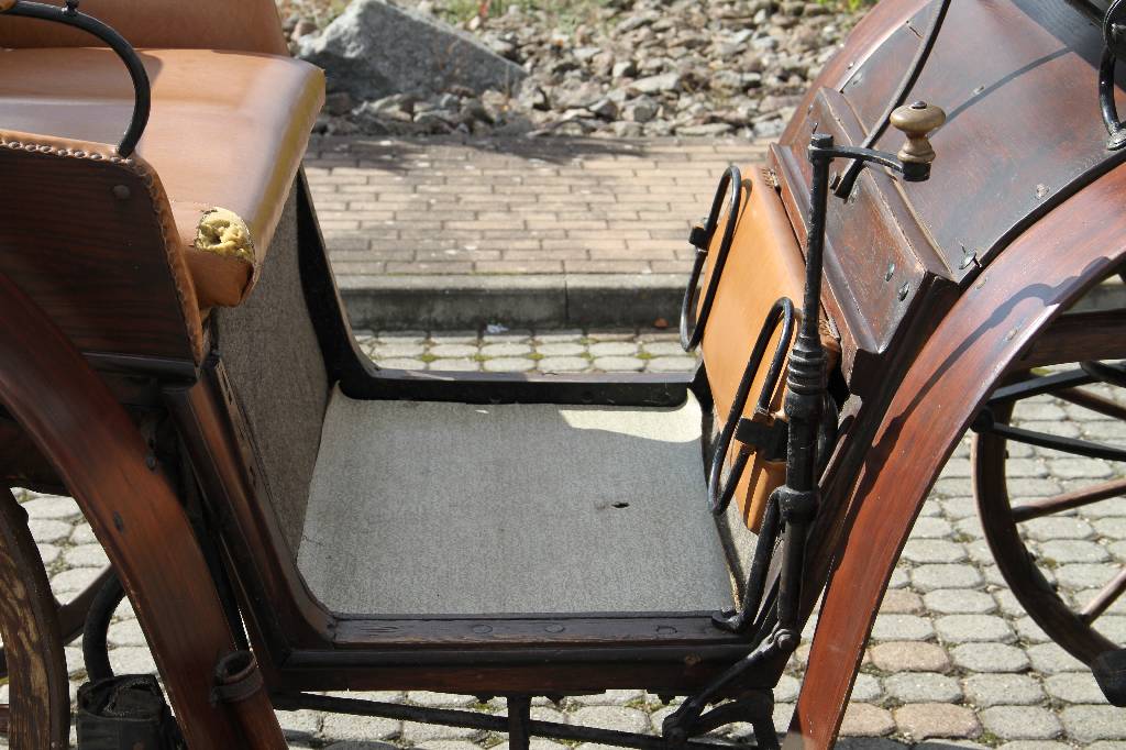 Detail e: Jagdwagen, deutsch, um 1910, Der hier angebotene 2 bzw. 4 Spänner stammt ca. aus dem Jahr 1910 und ist für 4 Personen geeignet. Bei dem Gestell ...