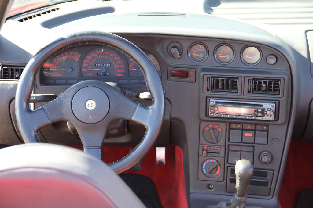 Detail e: Lotus Elan Cabriolet, EZ 06.1992, Laufleistung ca. 129.000 km, TÜV bis 04.2017, 116 kW/ 158 PS, 4-Zylinder, 5-Gang Schaltgetriebe, rot, neue ...