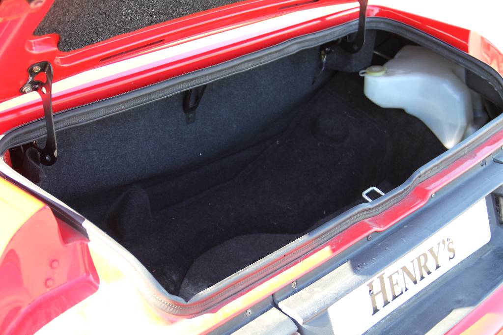 Detail i: Lotus Elan Cabriolet, EZ 06.1992, Laufleistung ca. 129.000 km, TÜV bis 04.2017, 116 kW/ 158 PS, 4-Zylinder, 5-Gang Schaltgetriebe, rot, neue ...