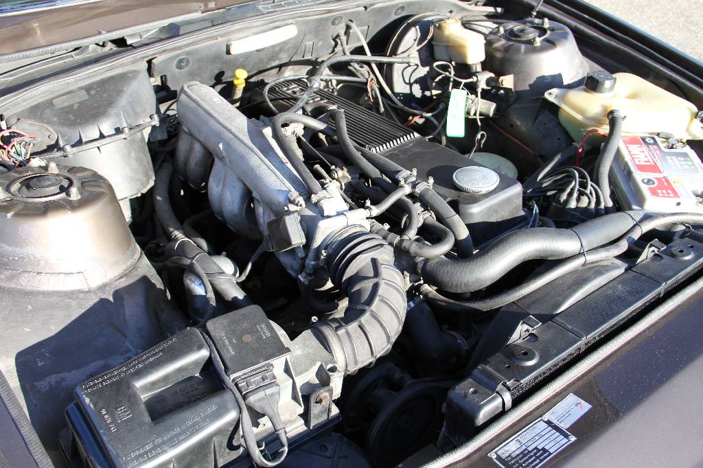 Detail i: Bitter SC Coupé, EZ 04.1982, Laufleistung ca. 66.000 km abgelesen, H-Zulassung, 132 kW/ 180 PS, 6-Zylinder, Automatikgetriebe, braun metallic, ...