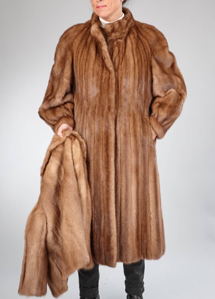 Konvolut Nerzmantel und Nerzjacke, Gr. 38/40, 1 x Label: Pelzhaus Klimke, Hagen, braunes Innenfutter mit Stickerei, Stehkragen, 2 Einschubtaschen, ...