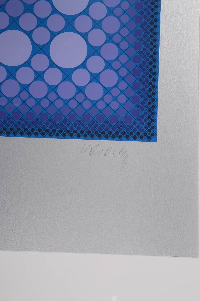 Detail a: Victor Vasarely, 1906-1997, Serigrafie in 9 Farben auf silbernem Hintergrund auf Karton, Corona, handsigniert und nummeriert 68/90, Blattgr. ca. ...