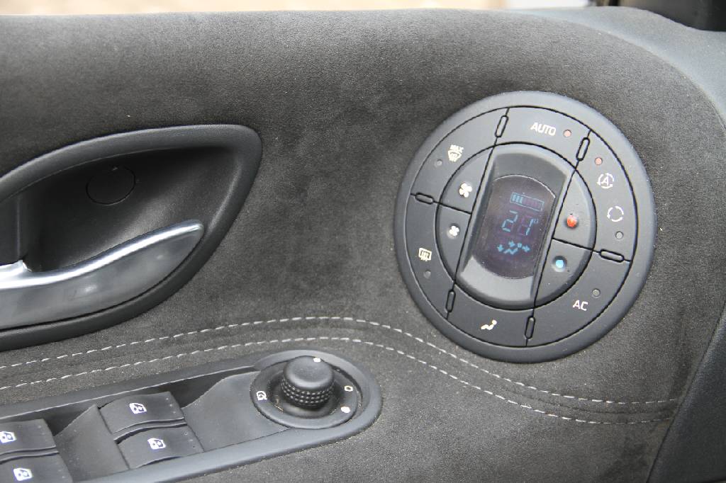 Detail h: Renault Espace 3.5 V6, Fahrgestellnummer: VF1JK00CB40744412, EZ 09.2010, 2. Hand laut Brief, Laufleistung ca. 70.300 km abgelesen,laut Renault ...
