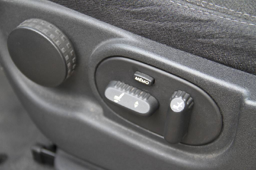 Detail i: Renault Espace 3.5 V6, Fahrgestellnummer: VF1JK00CB40744412, EZ 09.2010, 2. Hand laut Brief, Laufleistung ca. 70.300 km abgelesen,laut Renault ...
