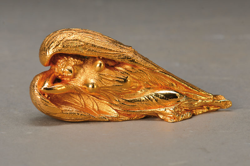Ernst Fuchs, geb. 1930 Wien, Schutzengel, Bronze, goldfarbige Ausführung, signiert und nummeriert 75, L. ca. 10 cm