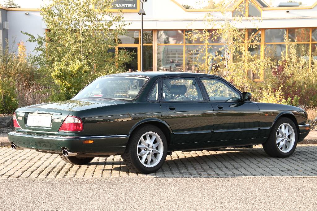 Detail d: Jaguar XJ8 Sport, EZ 04.1999, Laufleistung ca. 96.000 km, TÜV bis 10.2017, 209 kW/ 286 PS, 8-Zylinder, 5-Gang Automatikgetriebe, grün, Vollleder ...