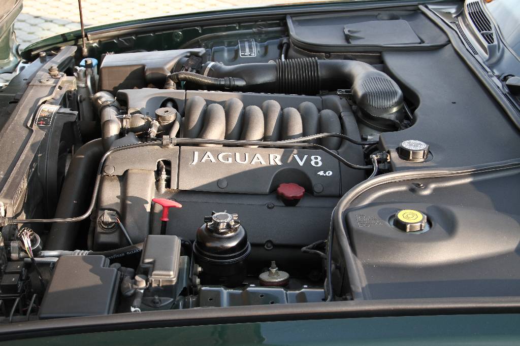 Detail h: Jaguar XJ8 Sport, EZ 04.1999, Laufleistung ca. 96.000 km, TÜV bis 10.2017, 209 kW/ 286 PS, 8-Zylinder, 5-Gang Automatikgetriebe, grün, Vollleder ...