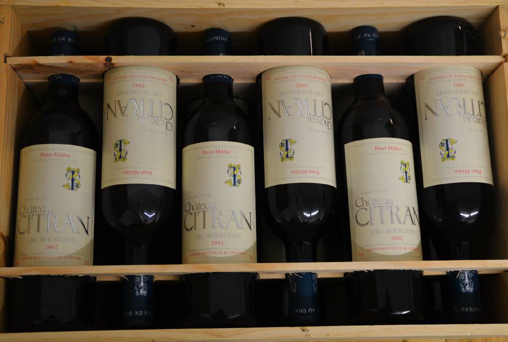 12 Flaschen 2002 Chateau Citran, Haut-Medoc,Cru Bourgeois, into neck, je ca. 75 cl, unverkostet, in der Originalholzkiste, CellarTracker 86/100