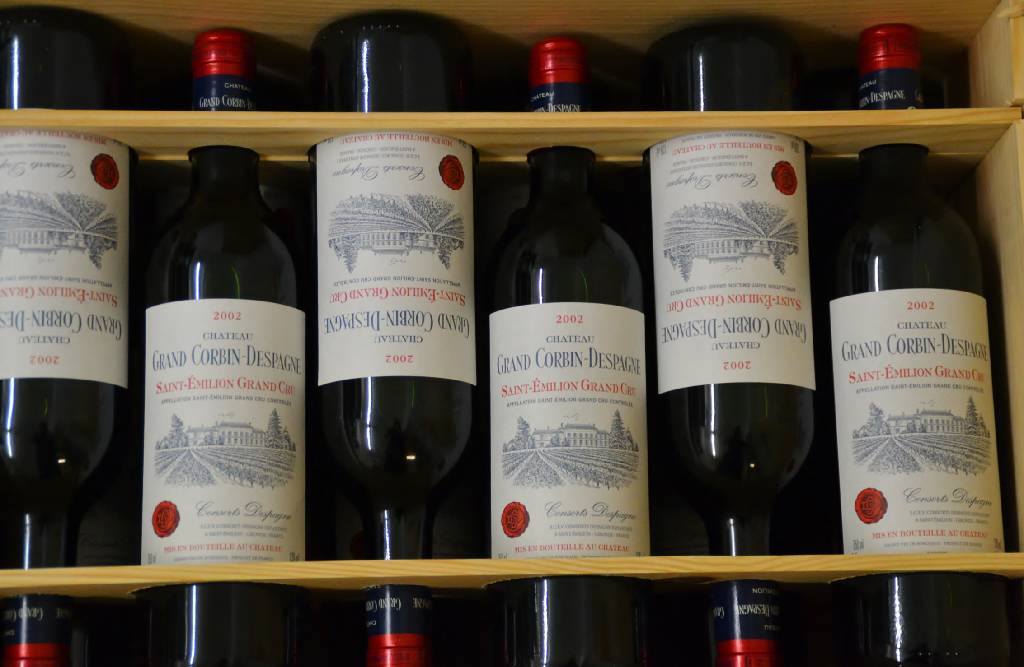 12 Flaschen 2002 Chateau Grand Corbin-Despagne, Saint-Emilion, Grand Cru, top shoulder u. besser, je ca. 75 cl, unverkostet, in der ...