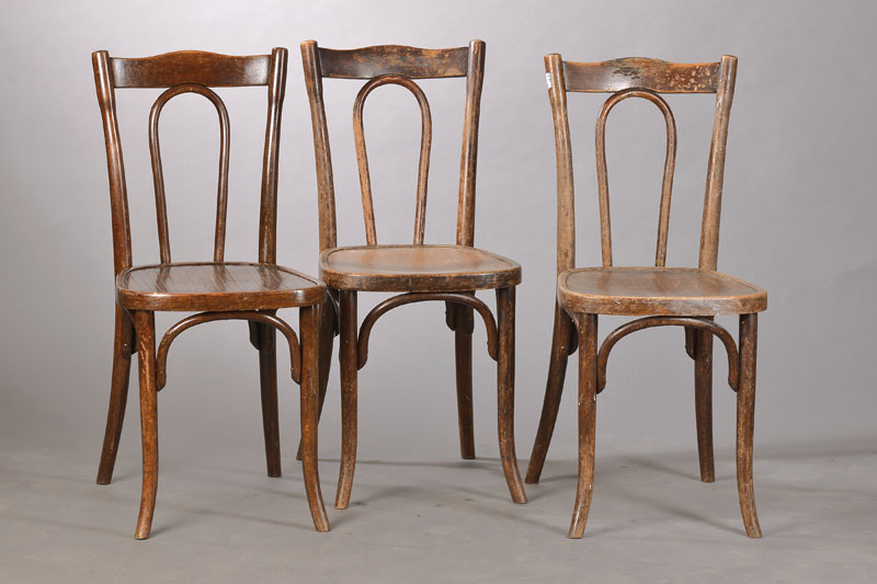 3er Satz Thonet-Stühle, Nr. 56, frühes 20.Jh., Bugholz, mit Thonet-Brandmarke, überholungsbedürftig, H. ca. 90 cm, Sh. ca. 48cm