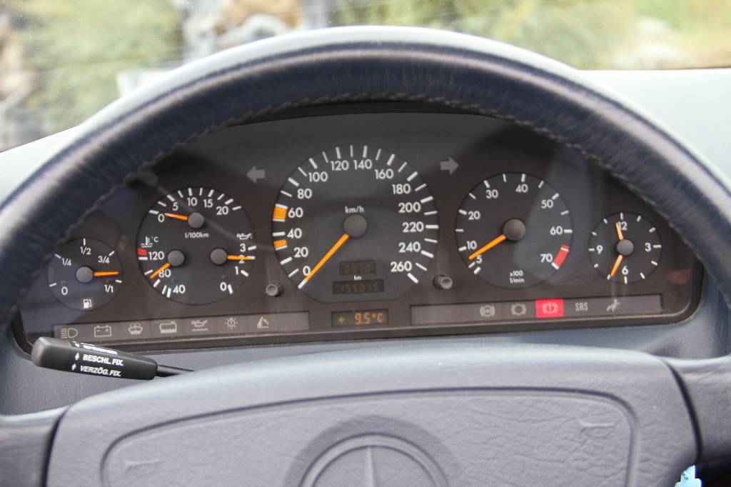 Detail h: Mercedes-Benz SL 280 R 129, EZ 05.1994, Laufleistung ca. 155.000 km, TÜV 08.2017, 142 kW/193 PS, 6-Zylinder, Automatikgetriebe, nautikblau metallic, ...