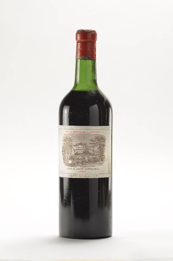 1 Flasche 1965 Chateau Lafite Rothschild, Pauillac, ca. 75 cl, orig. Kapsel mit Kronenprägung, upper mid shoulder, unverkostet, Etikett l. gebräunt ...