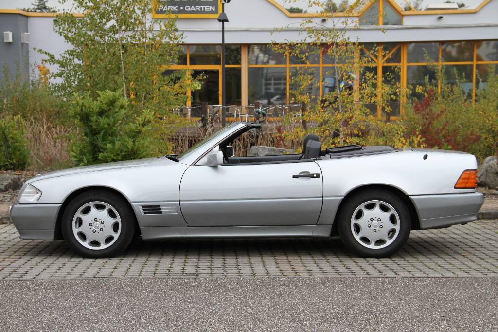 Detail b: Mercedes-Benz SL 300 24 V R 129, EZ 02.1992, Laufleistung ca. 173.978 km, 170 kW/ 231 PS, 6-Zylinder, Automatikgetriebe, silber, Vollleder schwarz, ...