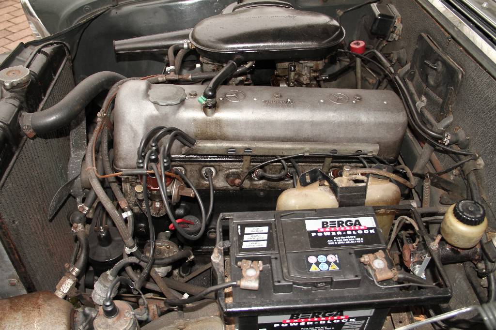 Detail h: Mercedes-Benz 220 S W 111, EZ 02.1963, Laufleistung 44.333 km abgelesen, H- zulassungsfähig, 77 kW/ 105 PS, Automatikgetriebe, grau, rot, Fahrzeug ...
